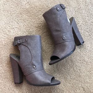 Michael Antonio Grey Heels - Size 7.5